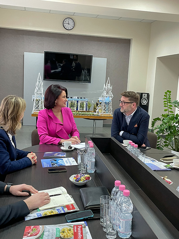 Întâlnire oficială cu Ambasadorul României în Republica Moldova